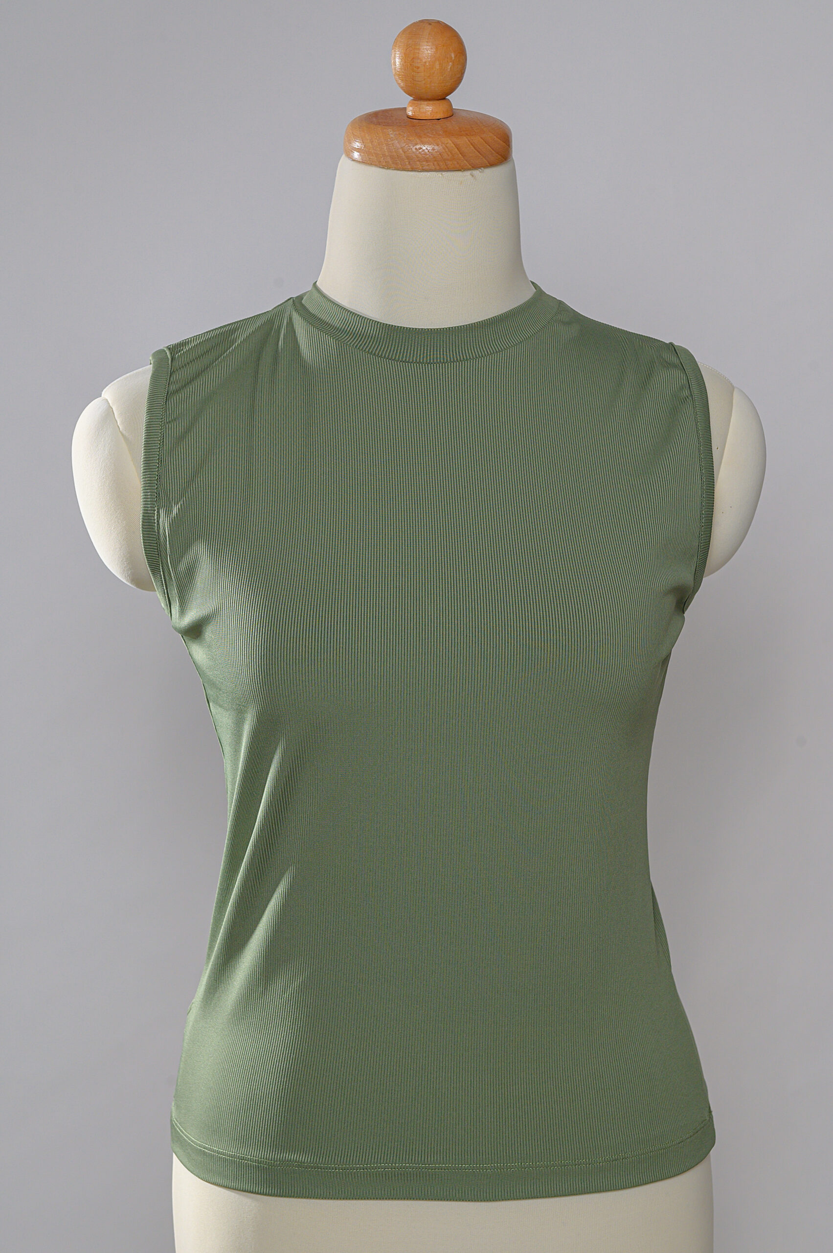 Sleeveless shirt outlet