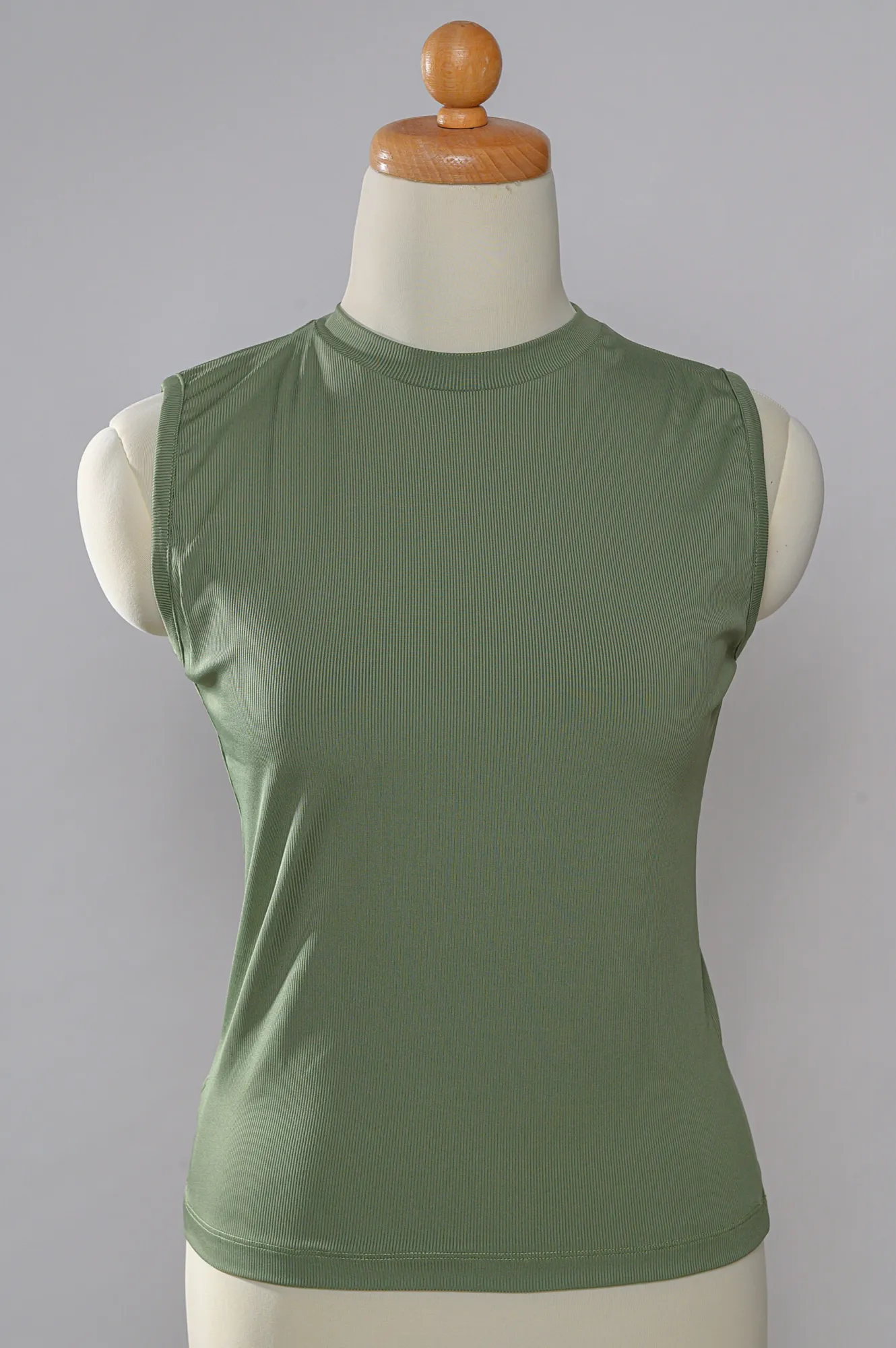 Sleeveless shirt